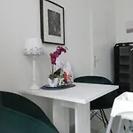 Studio In A Viennese Traditional Building, Central Location