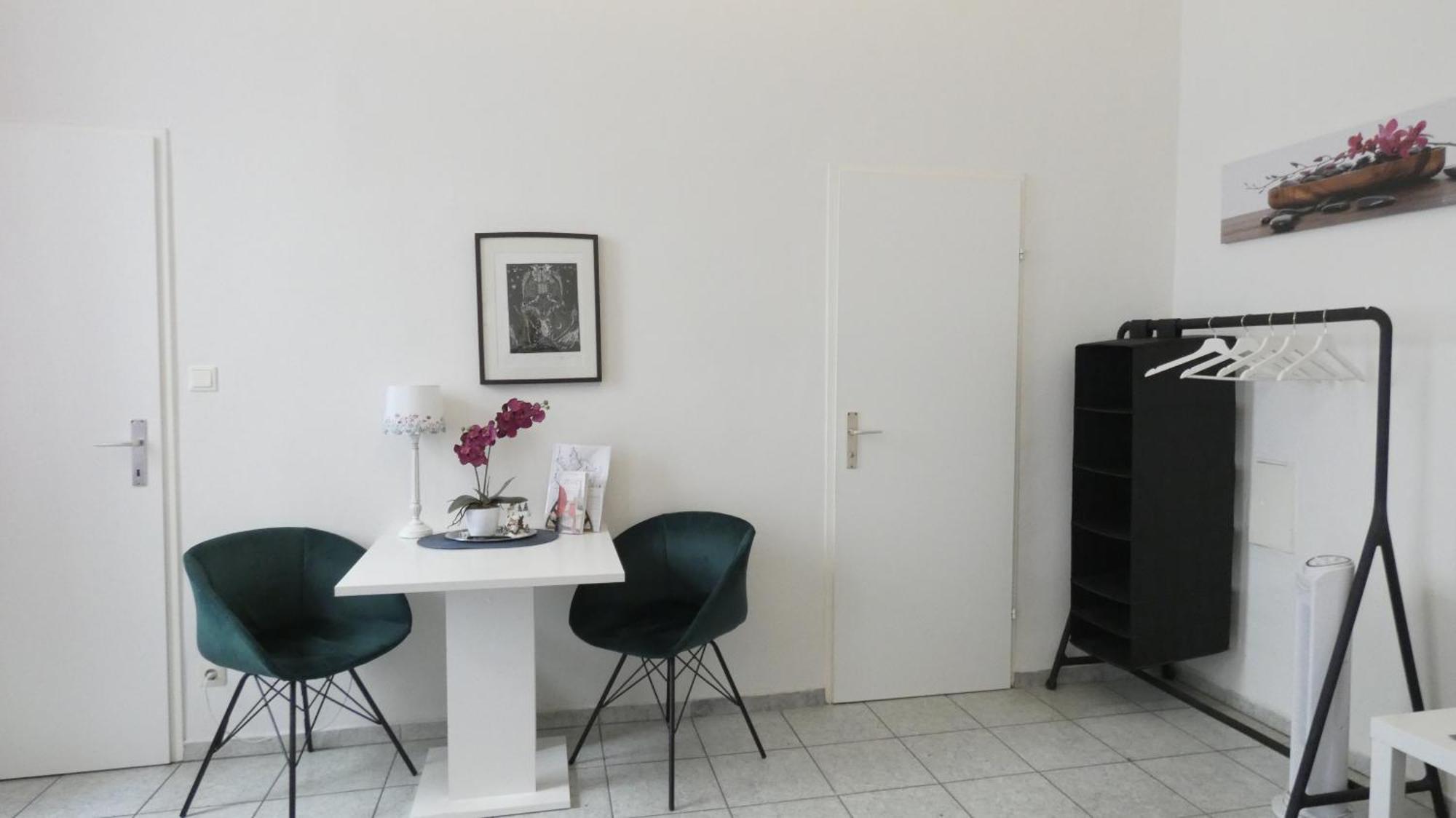 In A Viennese Traditional Building, Location * Wien