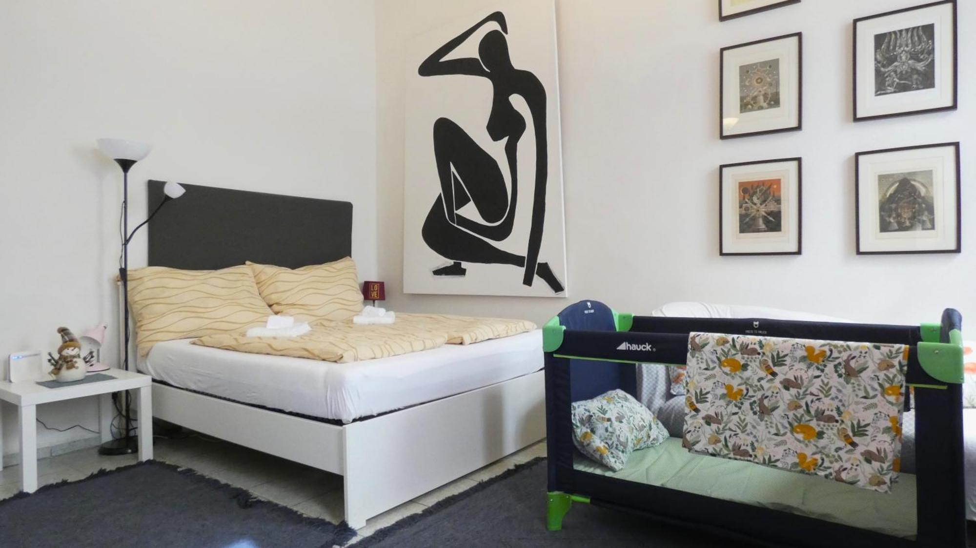 In A Viennese Traditional Building, Location Apartment