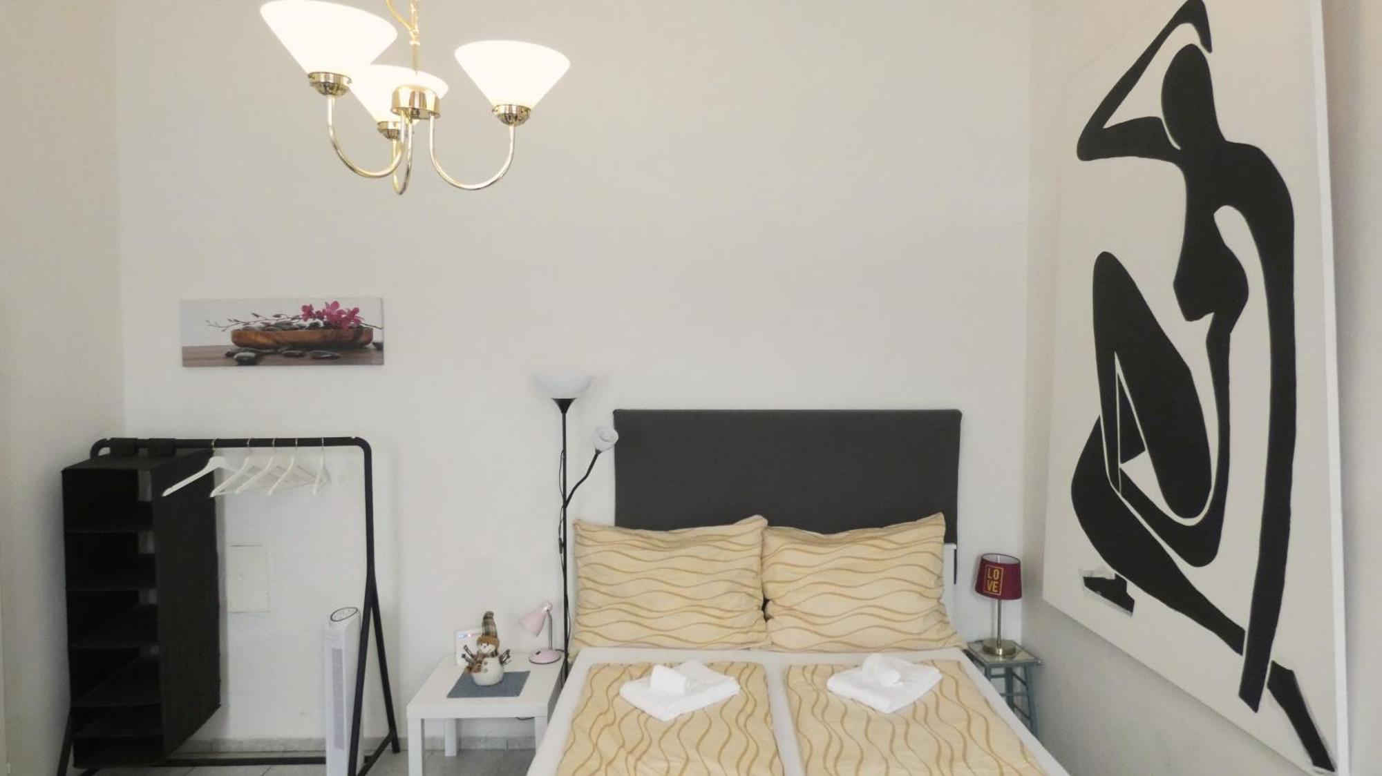 In A Viennese Traditional Building, Location Apartment *